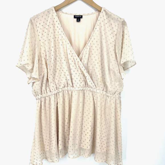 Torrid Ivory Blush Swiss Dot Surplice Babydoll Blouse Top Women's Size 1X - Picture 2 of 10